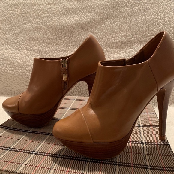 Zara ankle heeled boots, size 6. - Picture 3 of 12